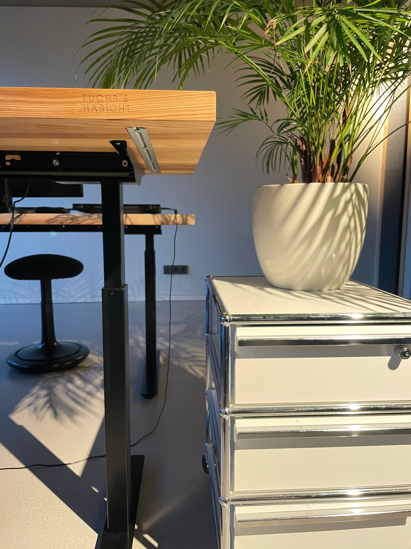 FH:023 SCHREIBTISCH HÖHENVERSTELLBAR