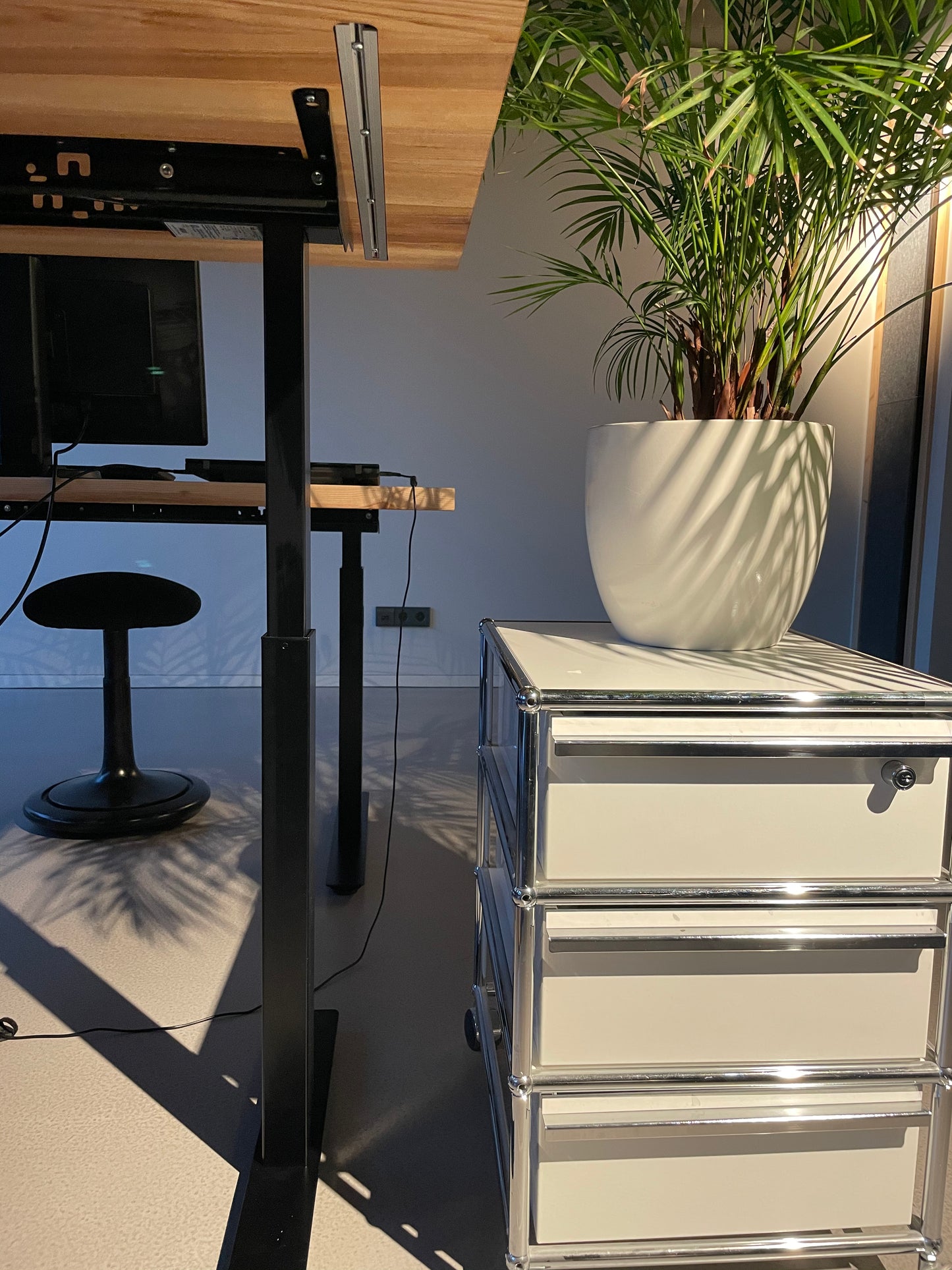 FH:023 SCHREIBTISCH HÖHENVERSTELLBAR