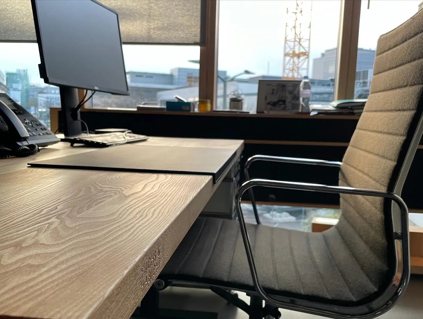 FH:023 SCHREIBTISCH HÖHENVERSTELLBAR