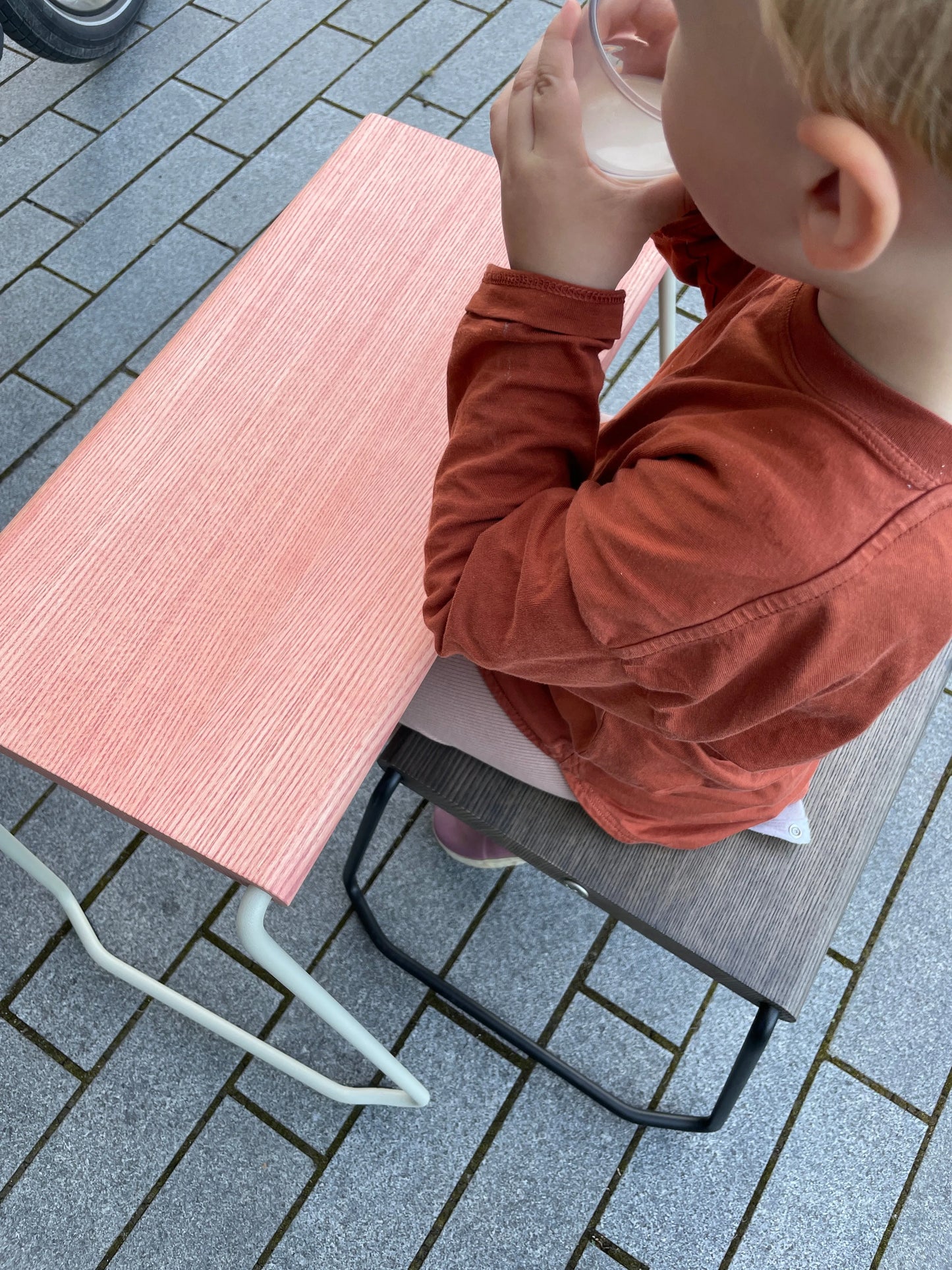 D:002 BEISTELLTISCH